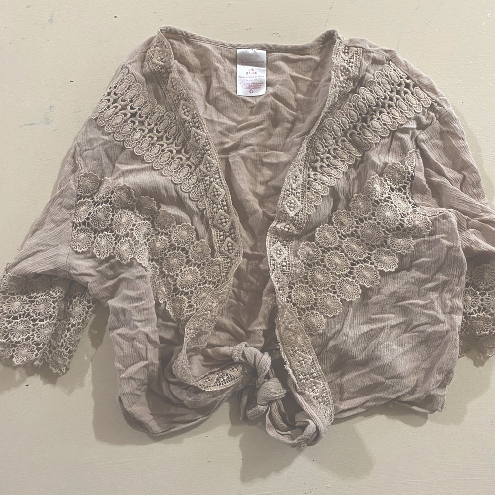 Brand: No Boundaries Size: L/G (11-13) Color: Cream